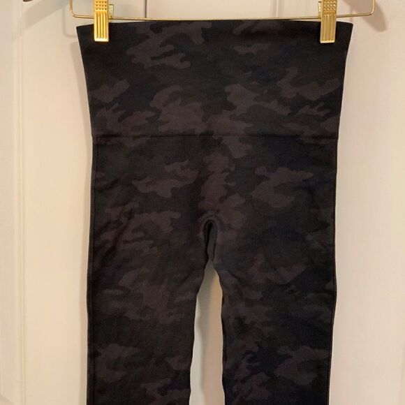 Spanx Look at Me Now Black Grey Camo Ankle Slimming Leggings Small - Picture 8 of 11